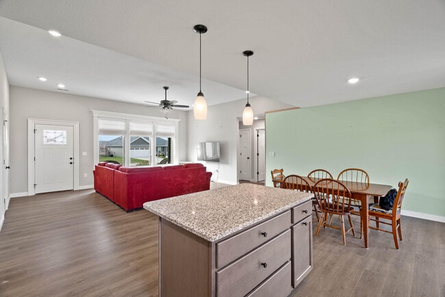 Building Photo - 3401 Yellowwood Dr