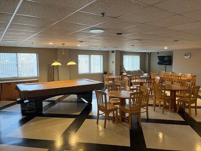 Building Photo - 111 deKoven Drive