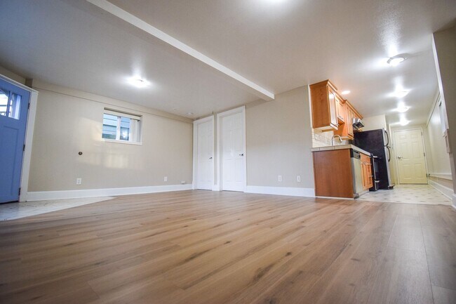 Building Photo - 22-128