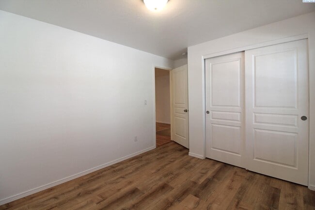 Building Photo - 3 bed/2 bath South Richland Rambler