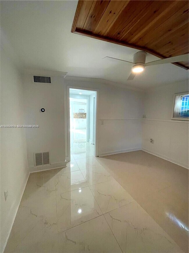 Building Photo - 1310 N 70th Way