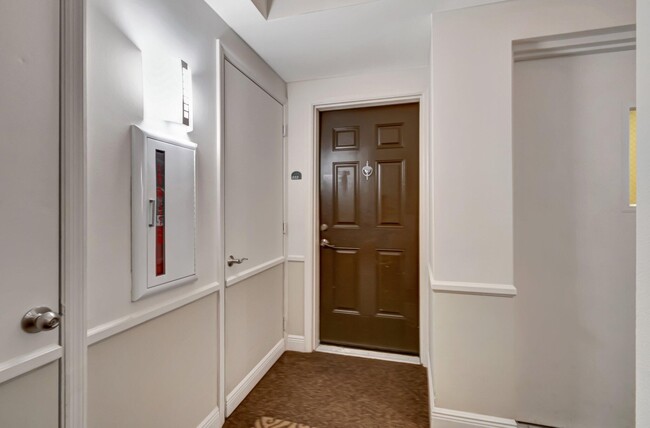 Building Photo - 610 Clematis St