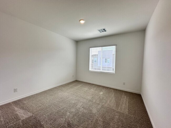 Building Photo - 329 Laurel Peak Dr