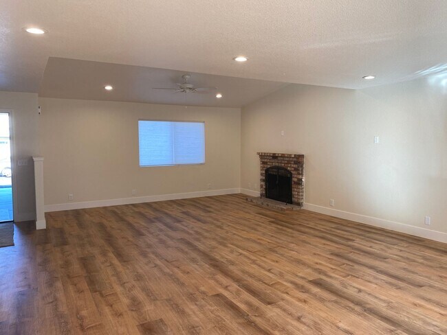 Building Photo - COMING SOON - Wonderful 4 bedroom/2 bath house - Updated throughout!