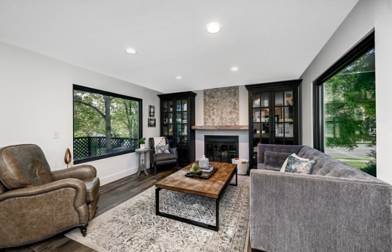 Building Photo - 3695 Englewood Dr