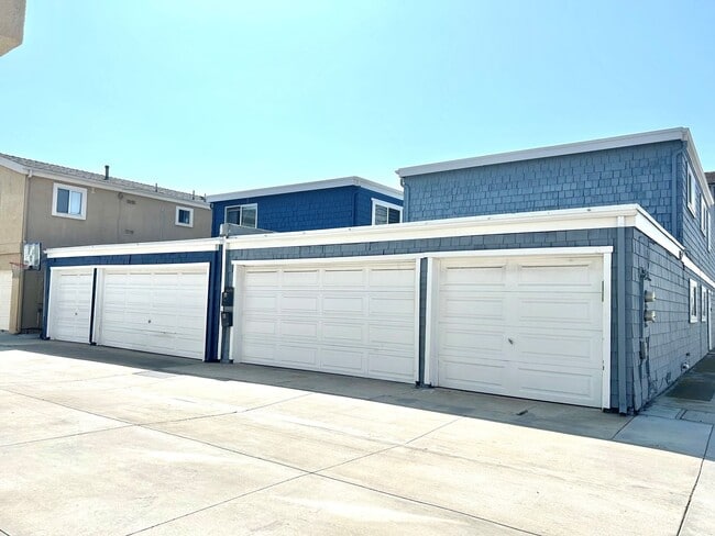 Building Photo - 210 Lugonia St