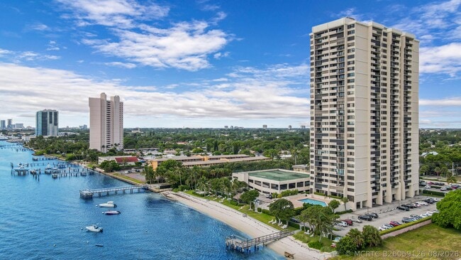 Building Photo - 5600 N Flagler Dr