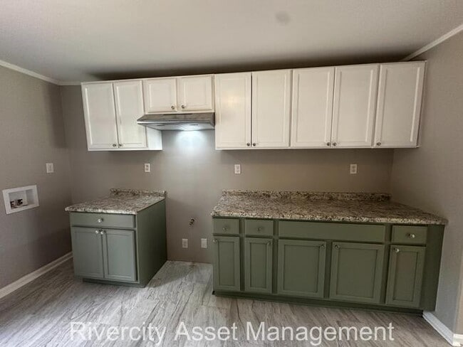 Building Photo - Your Perfect Home: Renovated 3 Bed, 2 Bath! Section 8 Friendly!! Westwood Area!!