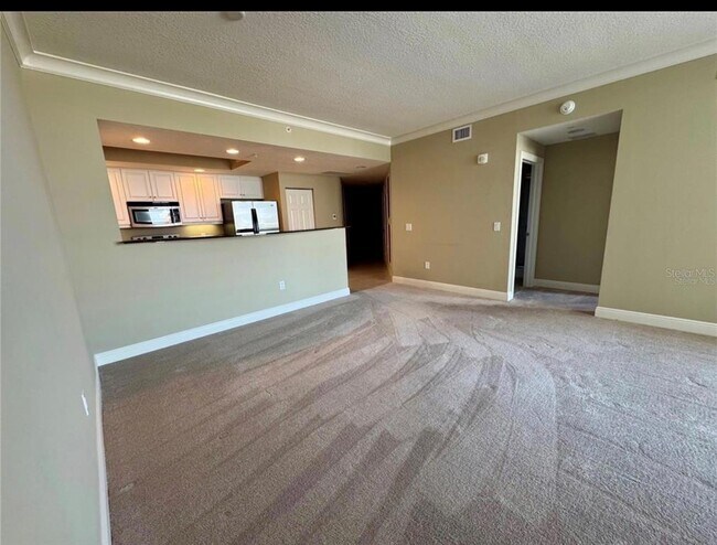 Building Photo - 800 N Tamiami Trl