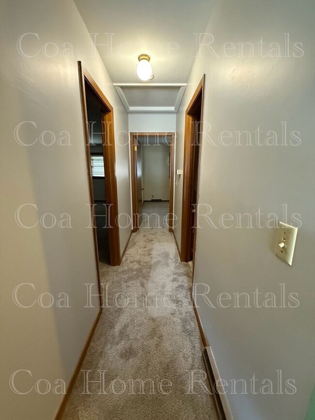 Building Photo - East Side Duplex Douglas & Edgemoor