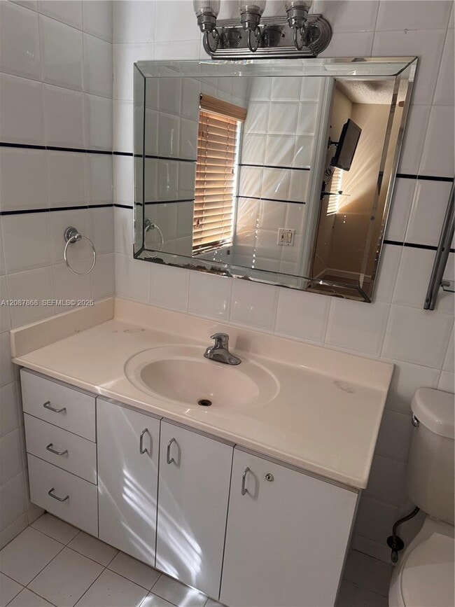 Building Photo - 9900 W Calusa Club Dr