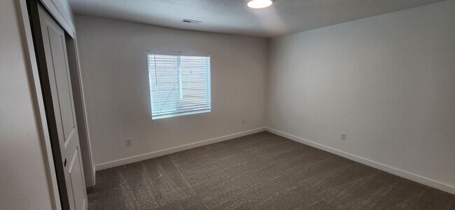 Building Photo - 1596 E 6785 N