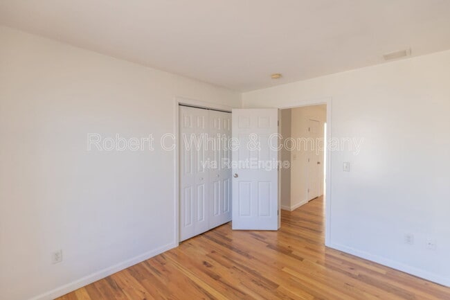 Building Photo - 10 Winthrop Dr