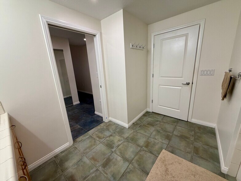 Building Photo - 850 Beech St