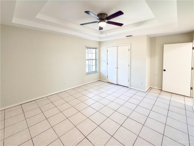 Building Photo - 7 Clavel St