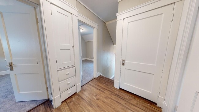 Building Photo - Old Brooklyn - 3 Bedroom Single Family Home