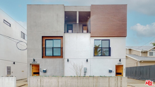 Building Photo - 6809 Gloria Ave