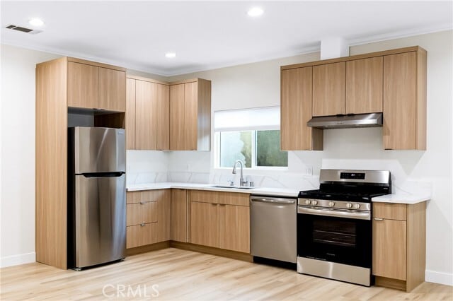 Building Photo - 720 E Windsor Rd