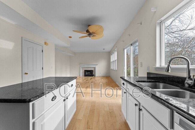 Building Photo - 45 Wisteria Way