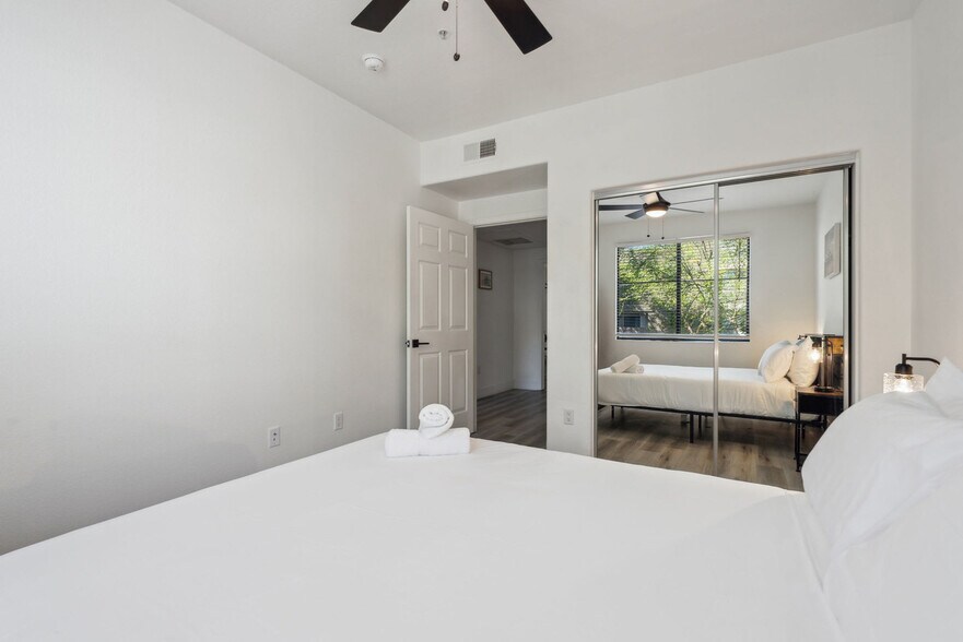 Building Photo - 6610 N 93rd Ave