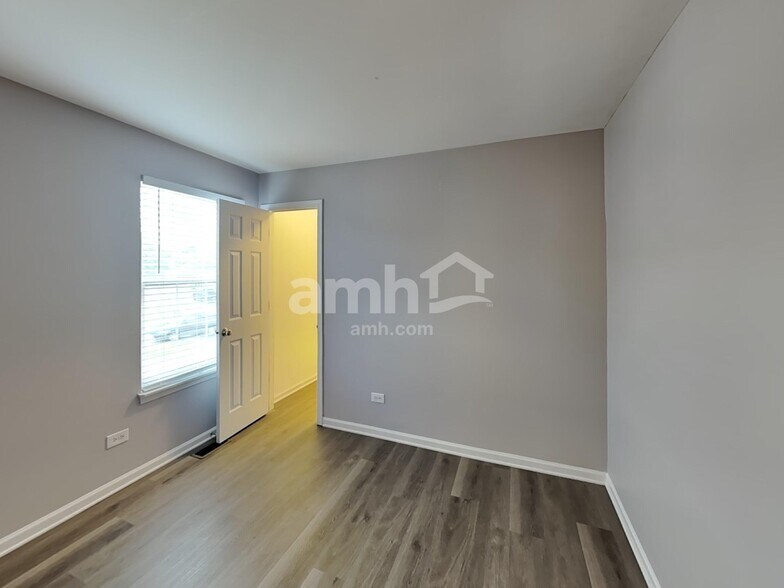 Building Photo - 2202 Henning Pl