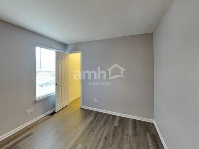 Building Photo - 2202 Henning Pl