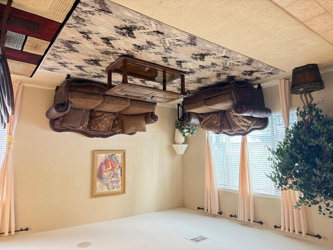 Building Photo - 1928 W Spur Dr