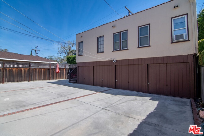 Building Photo - 362 N Mansfield Ave