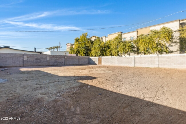 Building Photo - 924 E Weber Dr