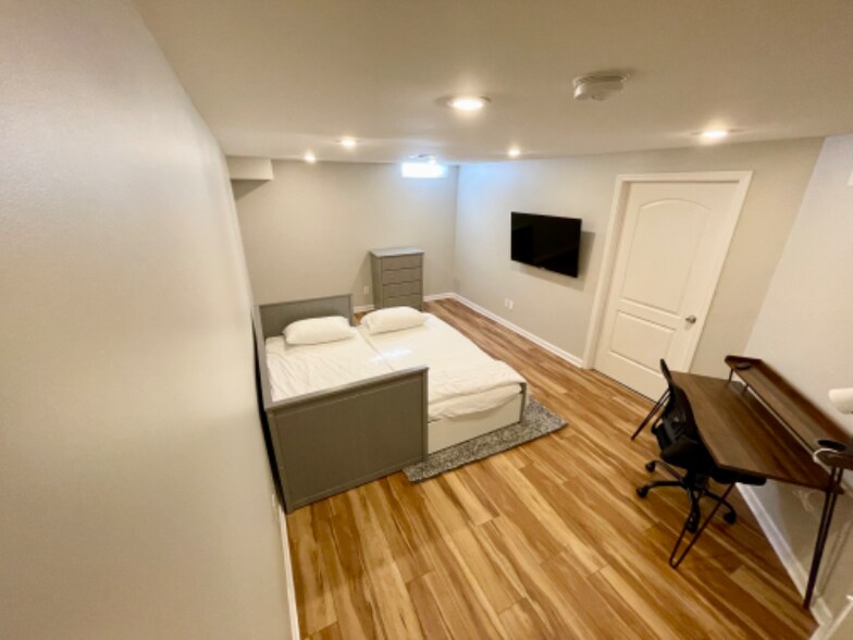 Building Photo - 38888 Country Cir