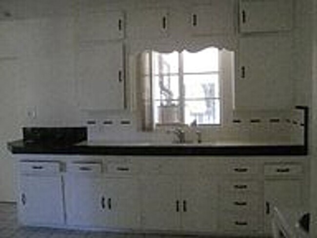 Building Photo - Charming 4-Bedroom Home in Hudson Park – L...