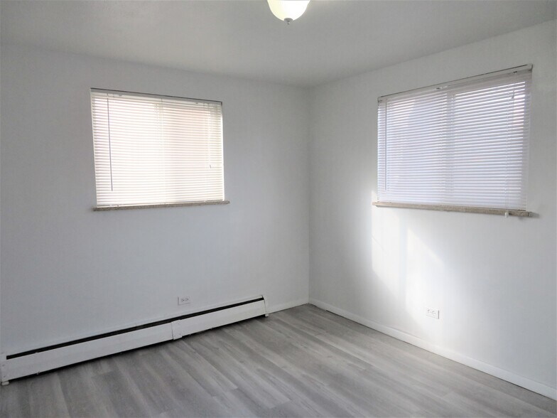 Building Photo - 1460 S Ash St