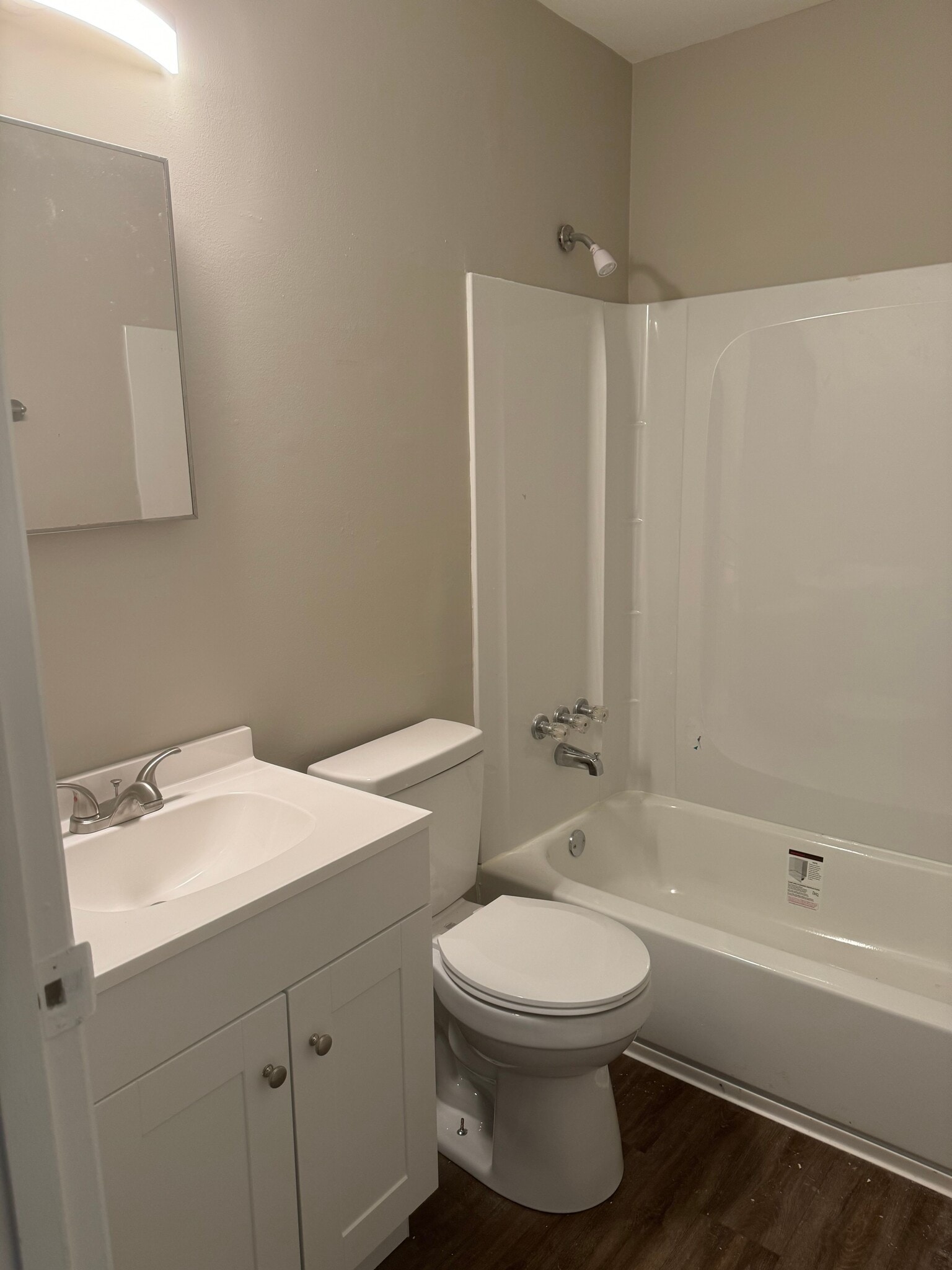 Building Photo - 3765 Clearwater Dr