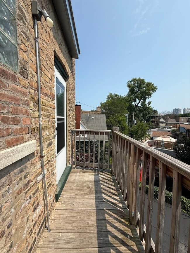 Building Photo - 1333 W Ardmore Ave