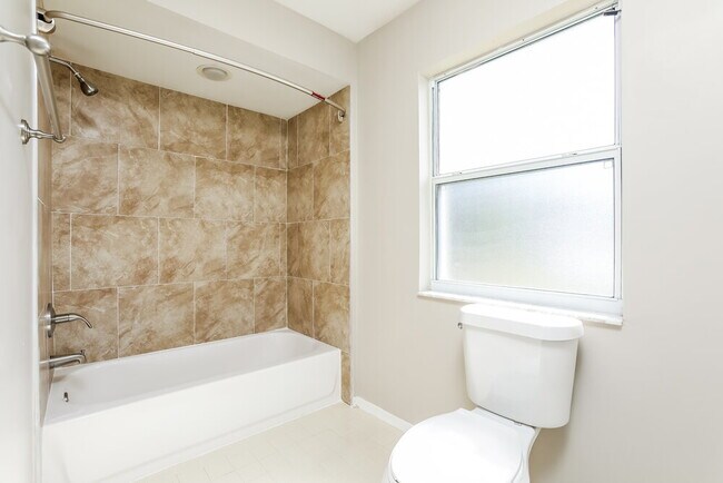 Building Photo - 238 Satinwood Cir