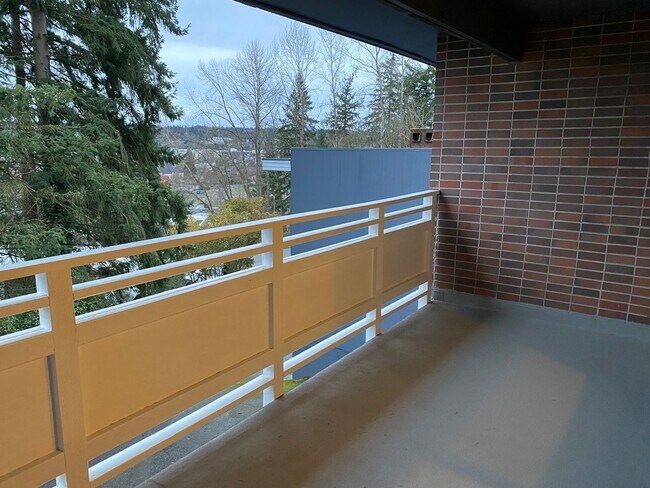 Building Photo - Updated 2bed/1bath Apartment in Prime Redmond Location!