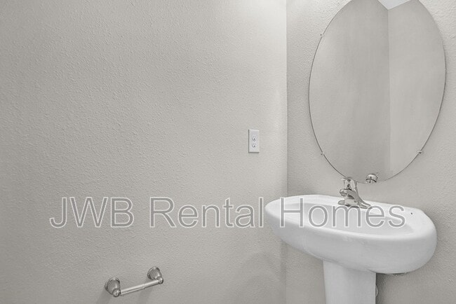 Building Photo - 540 Running Wds St