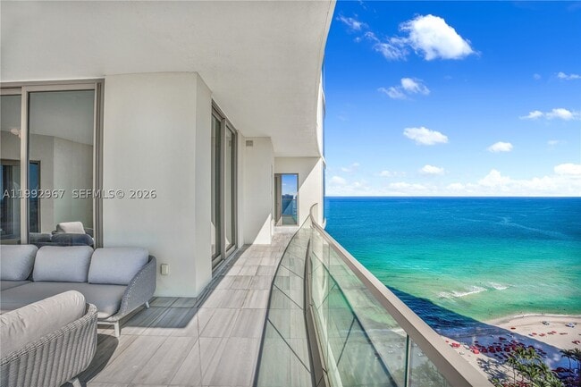 Building Photo - 17901 Collins Ave