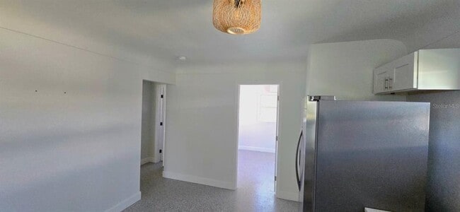 Building Photo - 621 Baywood Dr N