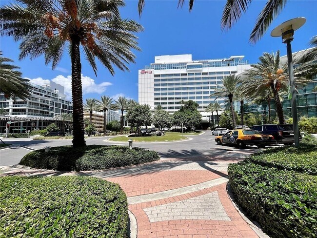 Building Photo - 2899 Collins Ave