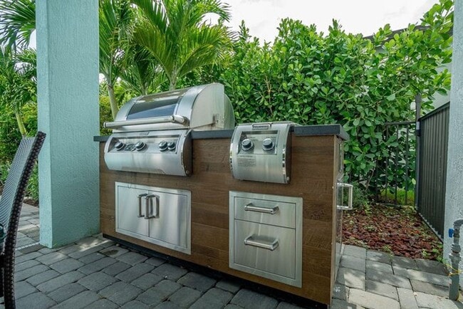 Building Photo - 4985 Coquina Pl