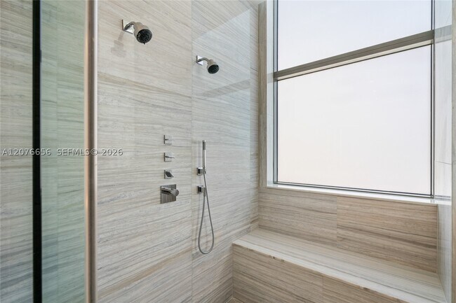 Building Photo - 5875 Collins Ave