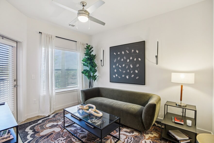 Building Photo - Matador