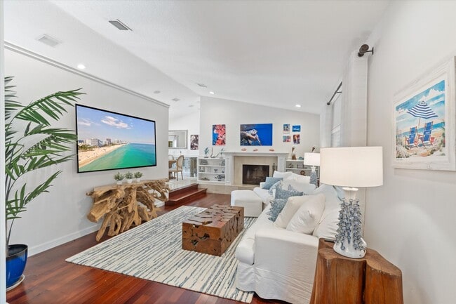 Building Photo - 830 NE Boca Bay Colony Dr