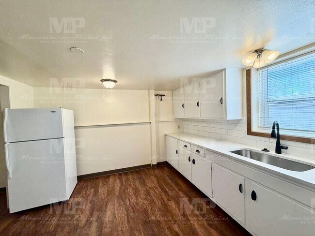 Building Photo - 712 W Myrtle St