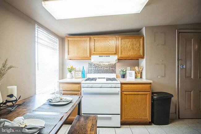 Building Photo - 1124 S 15th St