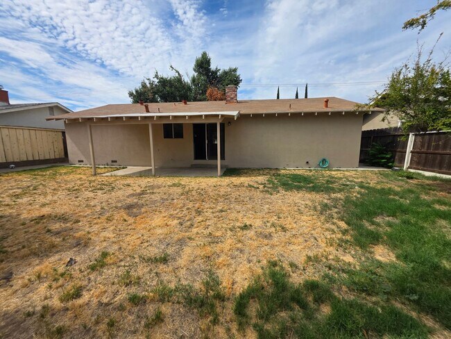 Building Photo - 240 Pedras Rd