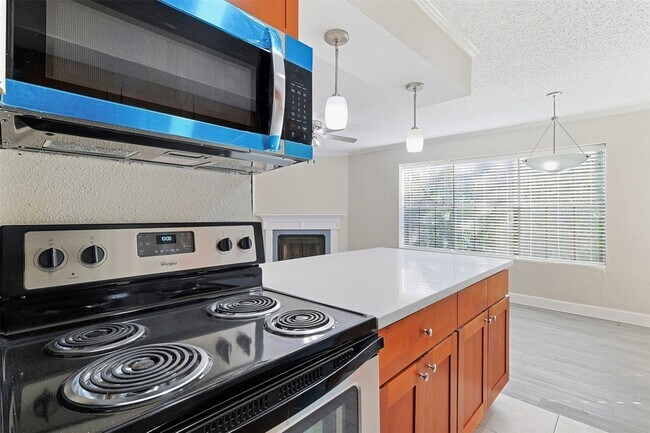 Building Photo - 2750 Holly Hall St