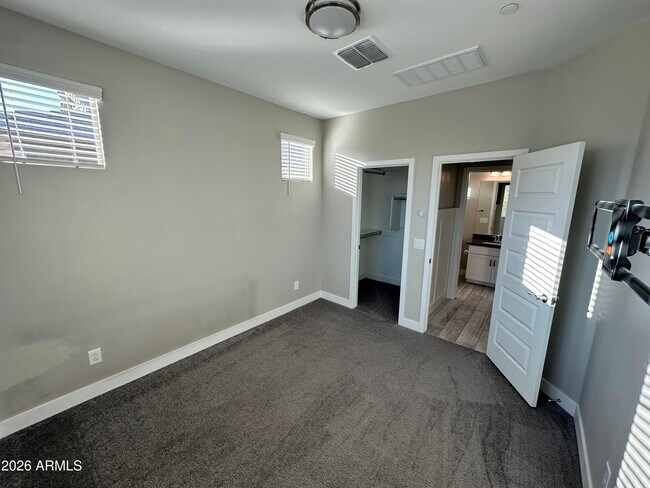 Building Photo - 13180 W Cliffrose Rd