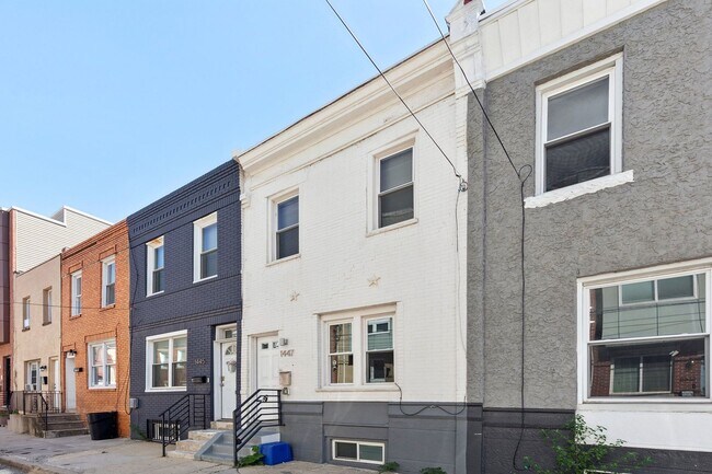 Building Photo - Grays Ferry beauty!